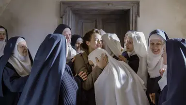 '스노우 화이트' 이자벨 위페르, 백설공주보다 더 돋보이는 계모의 등장